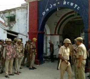 94 बंदी पैरोल पर