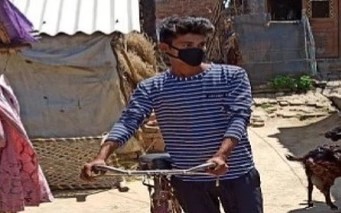 बिस्किट खाकर पांच दिन