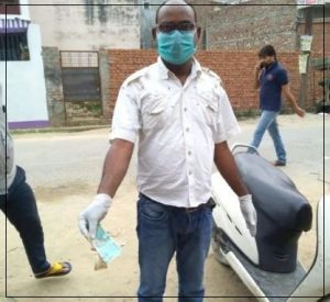 रोड पर गिरा मिले