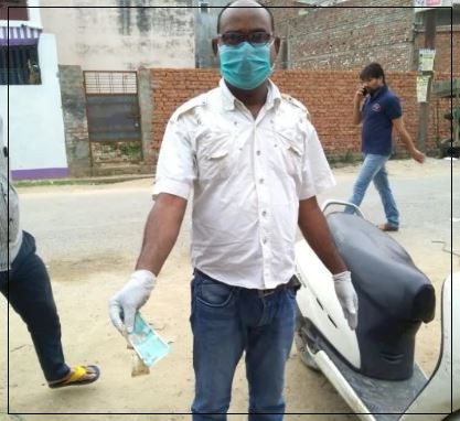 रोड पर गिरा मिले