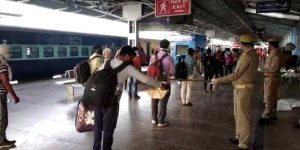 मजदूरों को लेकर गोरखपुर